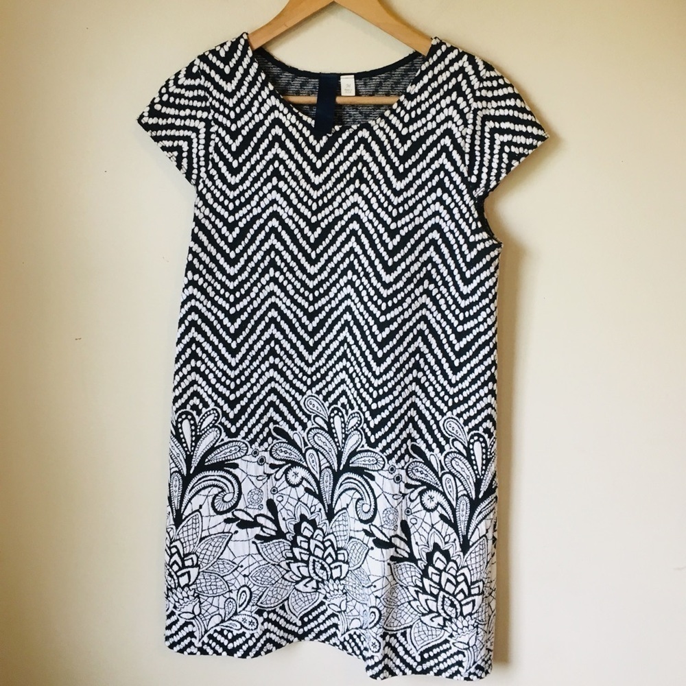 GoldenVida Embroidered Pattern Dress